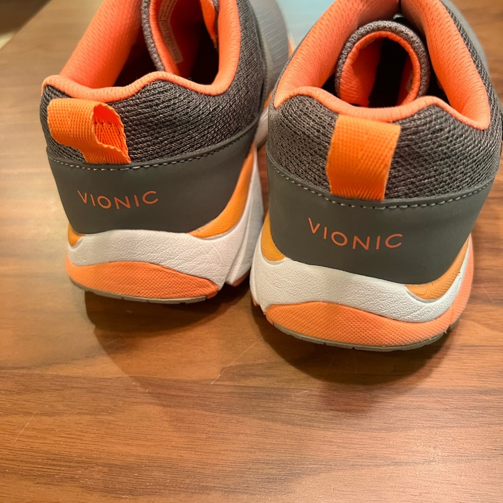 Women’s Vionic Shoes Size 7.5